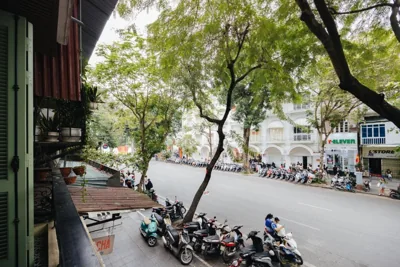 Apartment mit Balkon — The Good Vibes - 5BR House - Heart of Hanoi - Steps to Hoan Kiem Lake